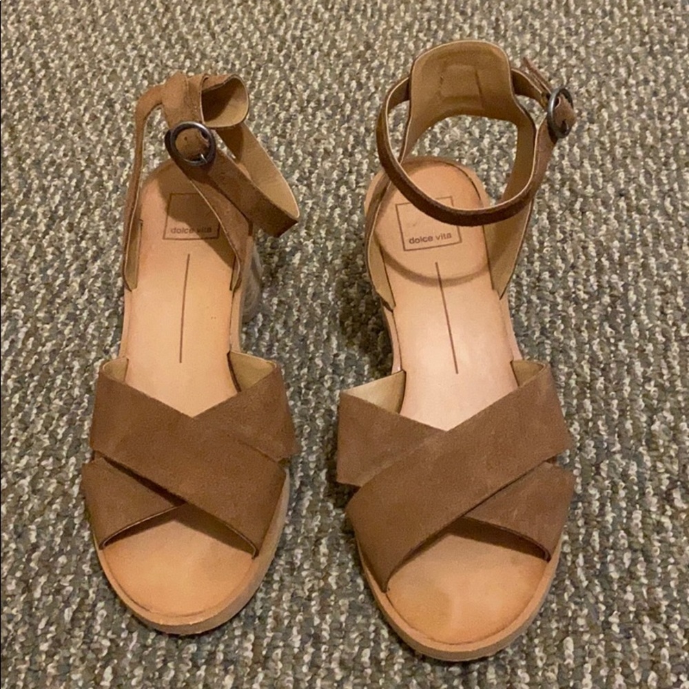 Size 9.5 dolce vita sandals. 2.5 in heel.